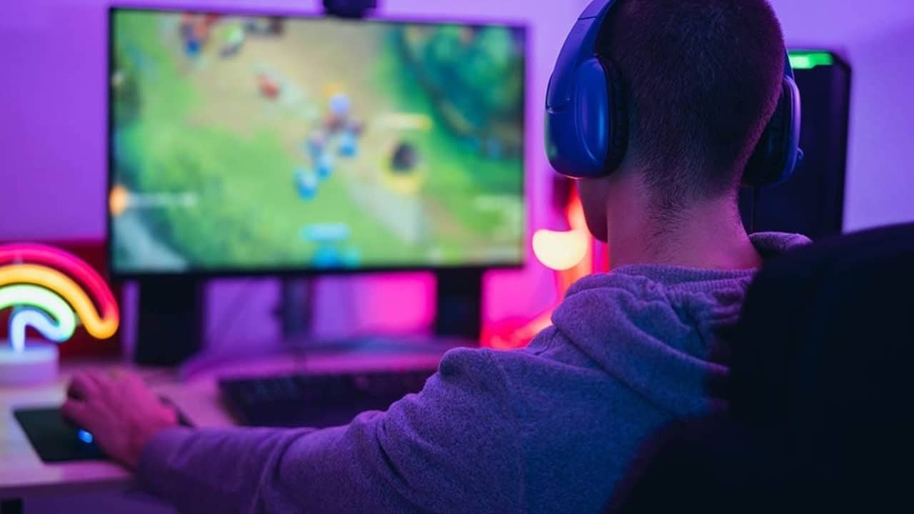 China: ছেলেকে টানা ১৭ ঘণ্টা গেম খেলতে বাধ্য করলেন বাবা; হড়হড়িয়ে হয়ে গেল বমি