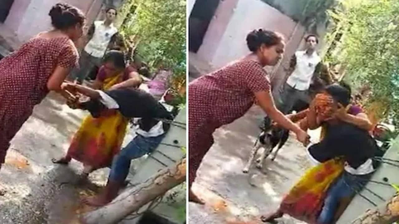 Viral Video: গাঁজা খেয়ে ধরা পড়েছে 15 বছরের ছেলে, পোলে বেঁধে চোখে-মুখে লঙ্কার গুঁড়ো ঘষে দিল মা