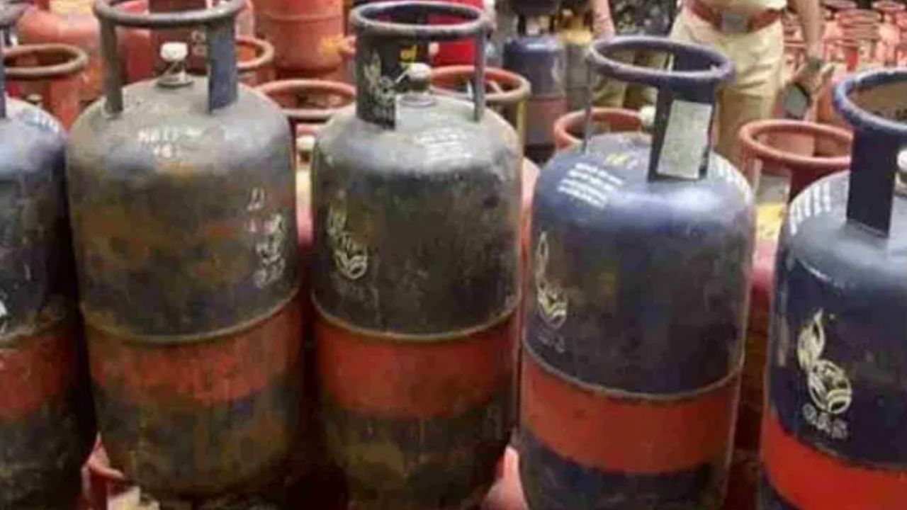 Gas Cylinder Price: এক ধাক্কায় ১৭১ টাকা কমল গ্যাসের দাম