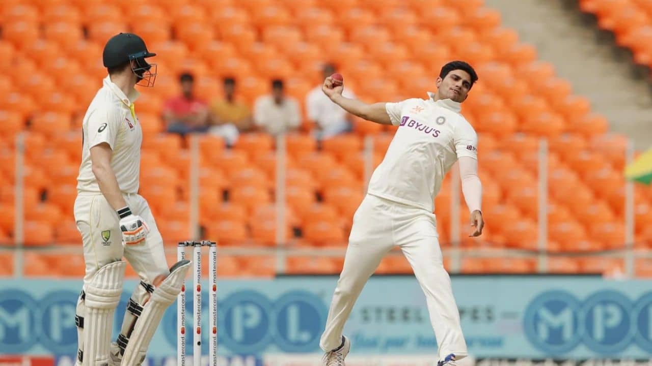 Ind vs Aus, BGT 2023: গিল-পূজারার বোলিংয়ে আতঙ্ক! মাঠ ছাড়লেন স্মিথরা