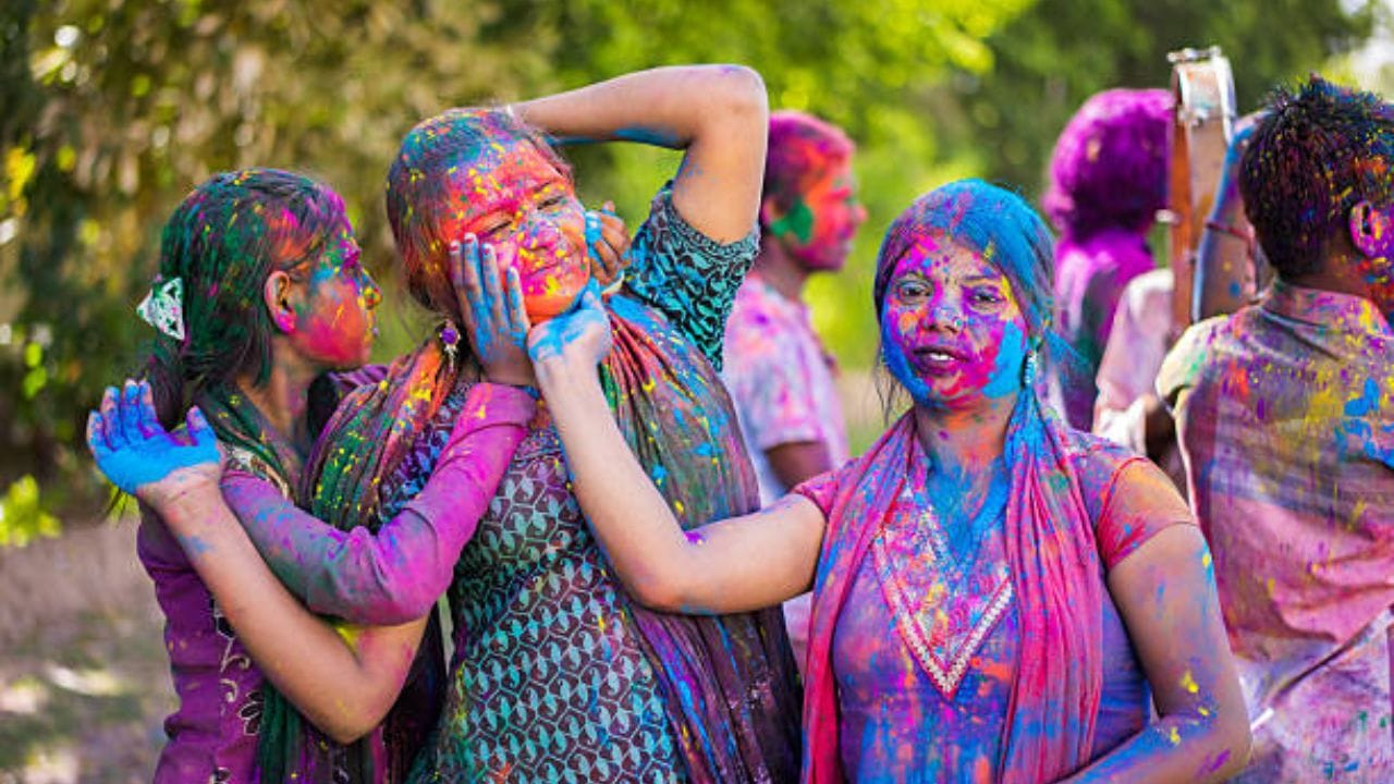 Pre Holi Hair Care Tips আর মাত্র কয়েকদিন পরই দোল, রং খেলার আগে চুলের