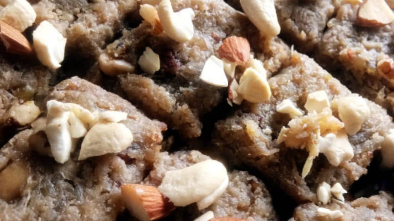 Chaitra Navratri 2023:  ঘন্ট কিংবা পায়েস নয় নবরাত্রিতে বানিয়ে খান লাউয়ের হালুয়া, রইল রেসিপি