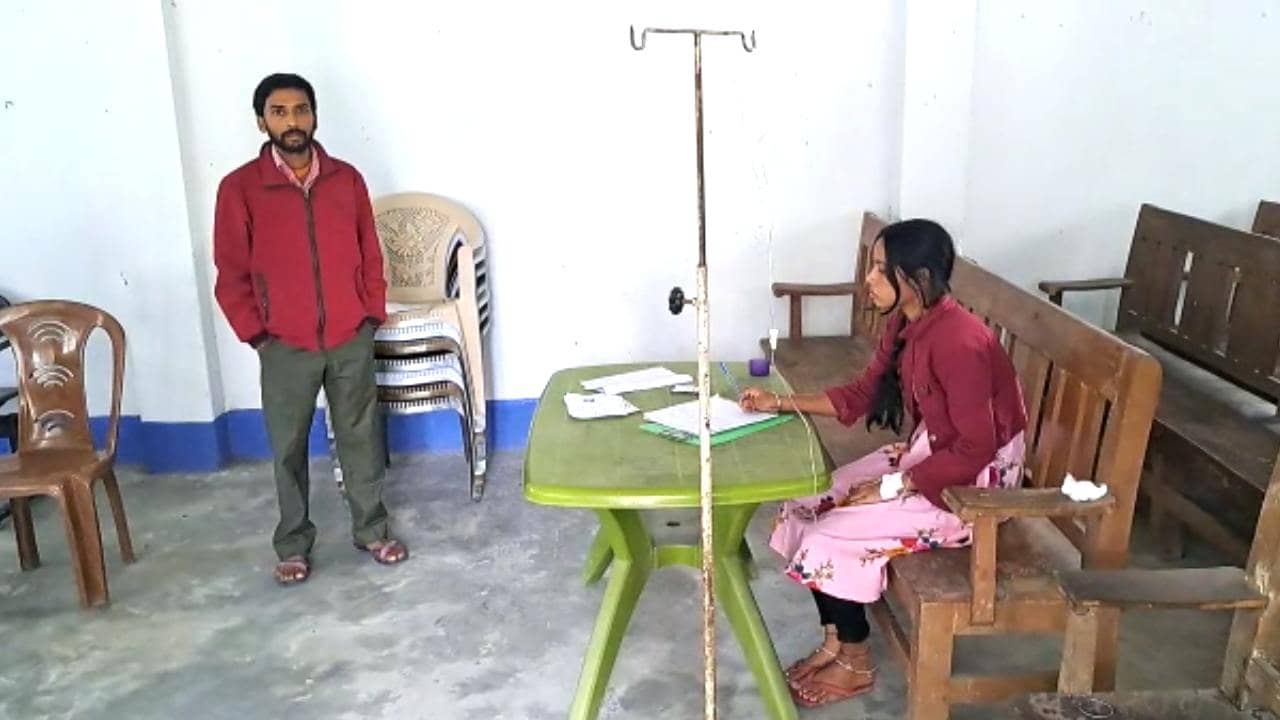 Higher Secondary Exam 2023 : চলছে স্যালাইন, হাসপাতাল থেকে উচ্চমাধ্যমিক সঙ্গীতার