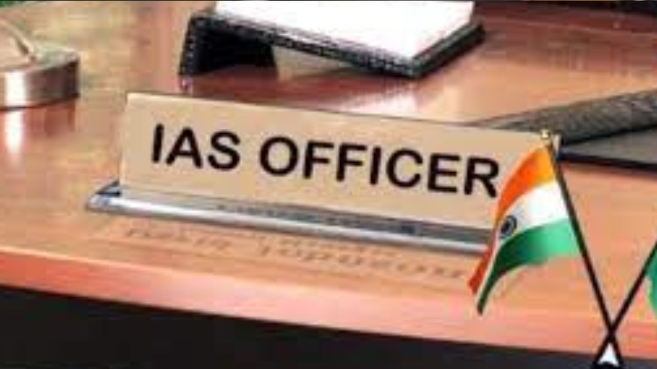 IAS Officer Harassment: সরকারি প্রকল্পে দুর্নীতি রুখতে গিয়ে 'বন্দি' হলেন আইএএস আধিকারিক, খেলেন দুষ্কৃতীর কামড়ও!