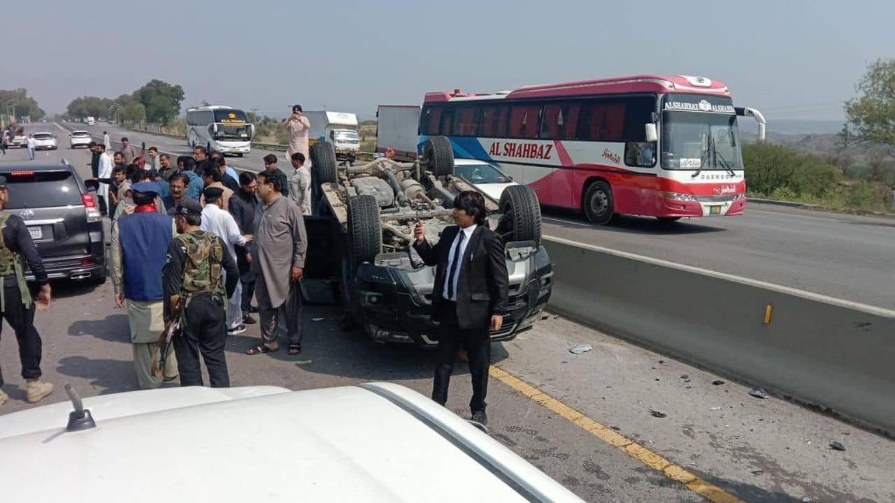 Imran Khan: আদালতে যাওয়ার পথেই দুর্ঘটনার কবলে ইমরান খানের কনভয়