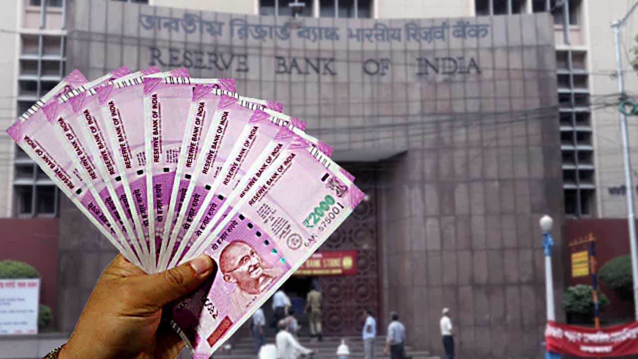 Trade in rupees: ১৮টি দেশকে অনুমতি আরবিআই-এর, ক্রমে ডলারের জায়গা নিচ্ছে ভারতের 'টাকা' Trade in rupees: ১৮টি দেশকে অনুমতি আরবিআই-এর, ক্রমে ডলারের জায়গা নিচ্ছে ভারতের 'টাকা'