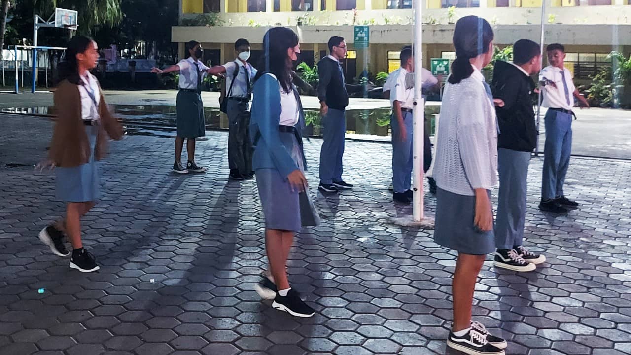 Indonesia: স্কুলপড়ুয়ারা কি গিনপিগ? প্রশাসনের উদ্ভট পরীক্ষার জেরে সারাক্ষণই আছে ঝিমিয়ে