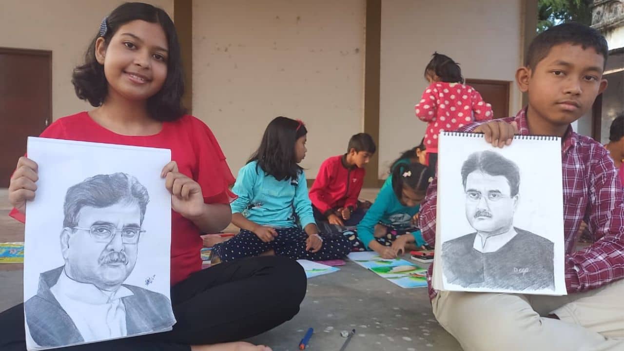 Justice Abhijit Gangopadhyay: ধর্মাবতার ওরা আনন্দ পেত, দুস্থ কচিকাঁচাদের আঁকা ছবি তুলে দিতে বিচারপতি গঙ্গোপাধ্যায়কে আর্জি