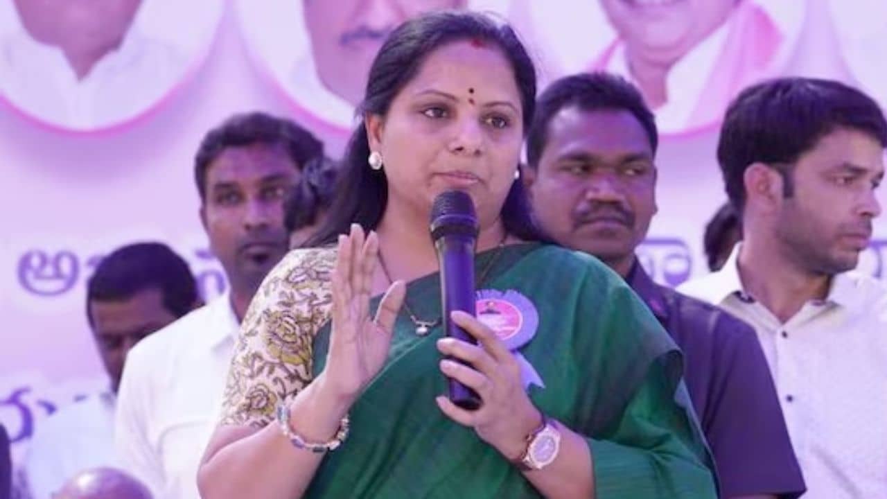 K Kavitha Hunger Strike: ইডির দফতরে হাজিরার আগেরদিনই অনশনে বসলেন কেসিআর কন্যা, পাশে দাঁড়াচ্ছে তৃণমূল সহ ১২টি দল