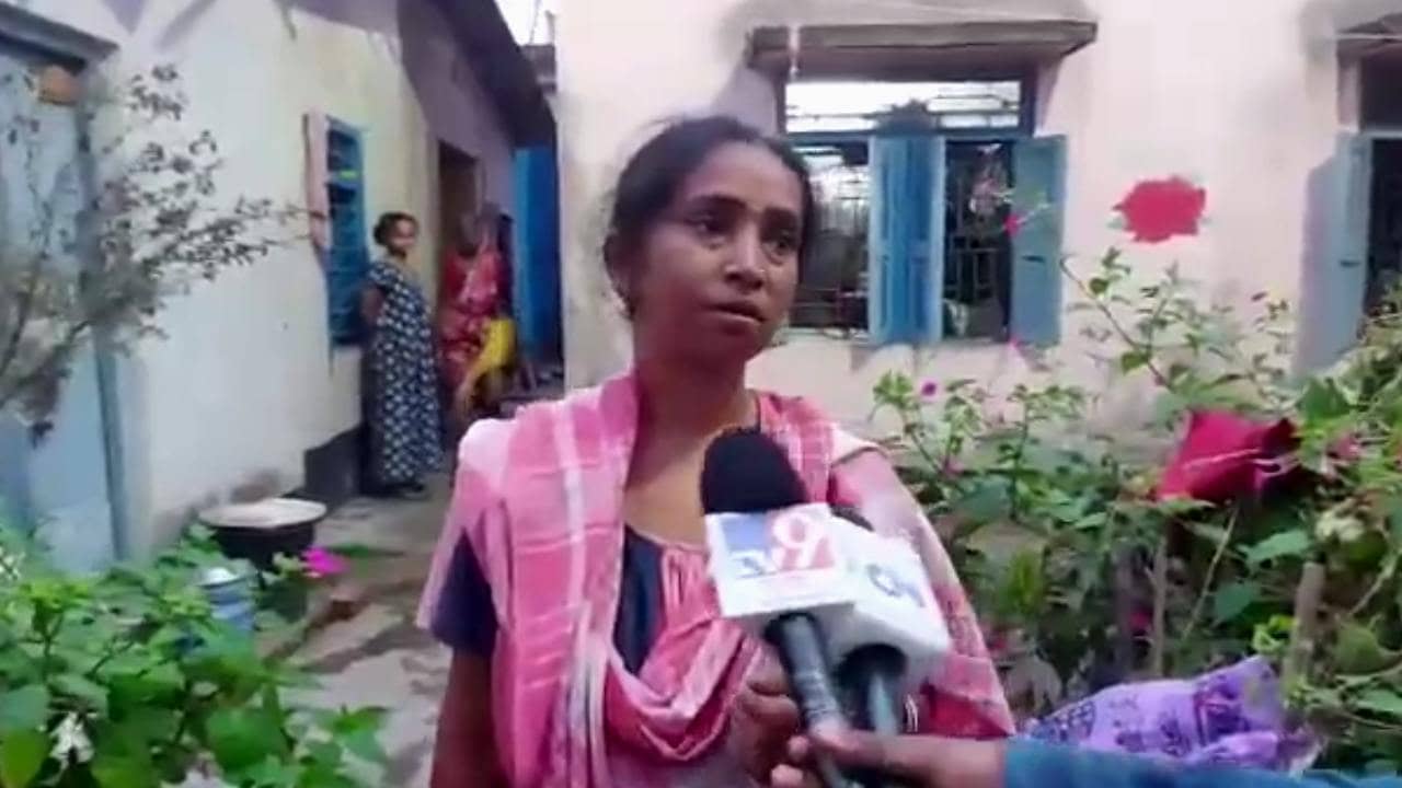 Teacher on Scam : ‘৫ কোটি নিলে কী আমাদের অবস্থা এরকম থাকত!’ বলছেন চাকরি চুরিতে অভিযুক্ত শিক্ষকের স্ত্রী