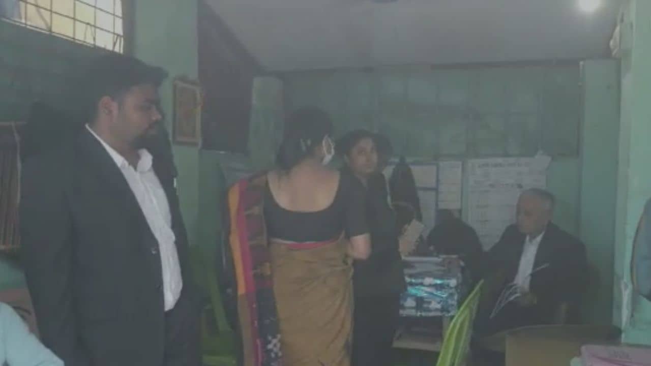 Physical Harassment Case: চাকরি দেওয়ার নামে এবার ধর্ষণেরও অভিযোগ, কাঠগড়ায় পুলিশ