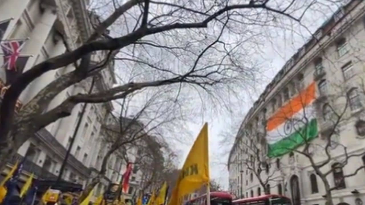 Indian High Commission: ভারতীয় হাই কমিশনে ফের চড়াও খালিস্তানপন্থীরা, ছুঁড়ল কালি-ডিম, জাতীয় পতাকা দিয়েই পাল্টা জবাব ভারতের