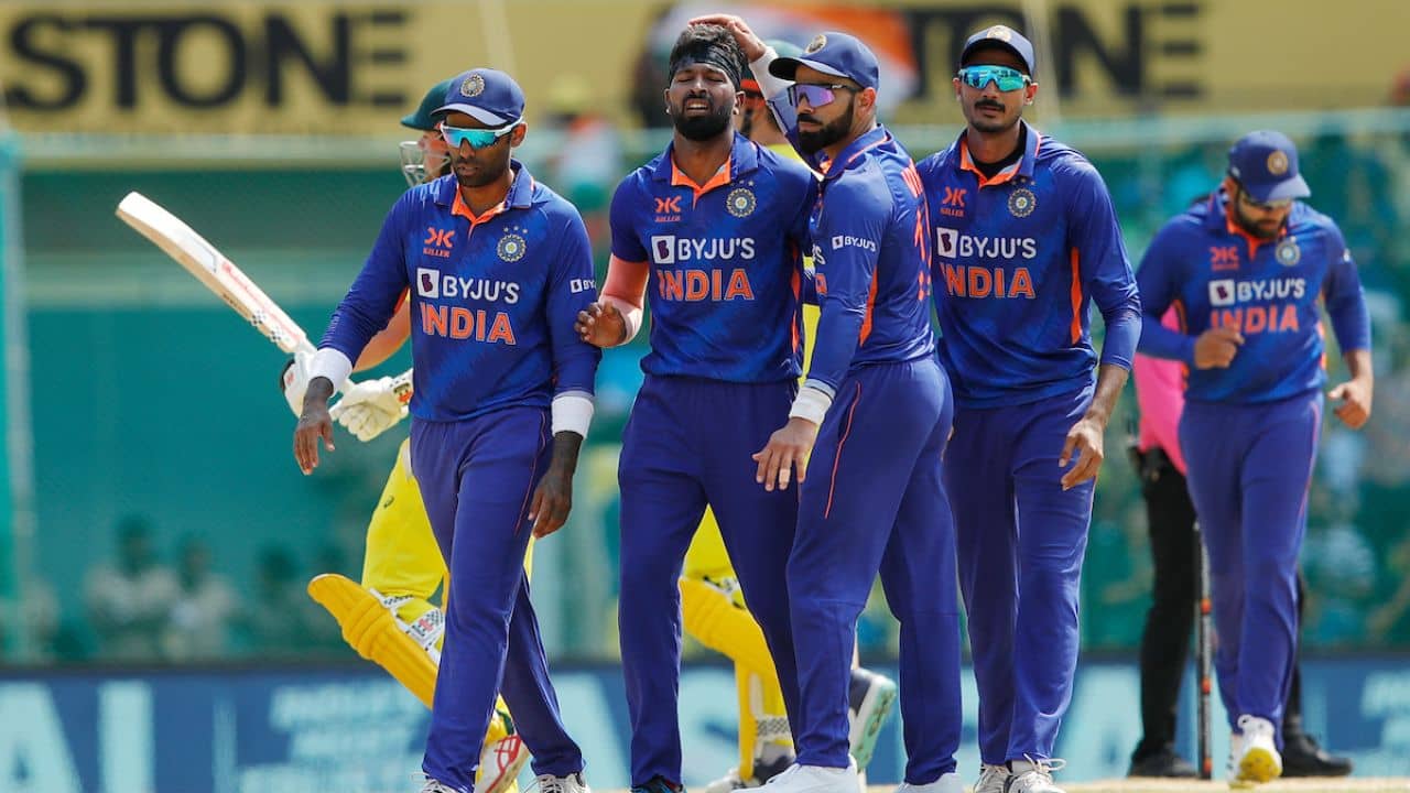 IND vs AUS: সিরিজ জয়ের জন্য রোহিতদের সামনে ২৭০ রানের টার্গেট খাড়া করল অজিরা