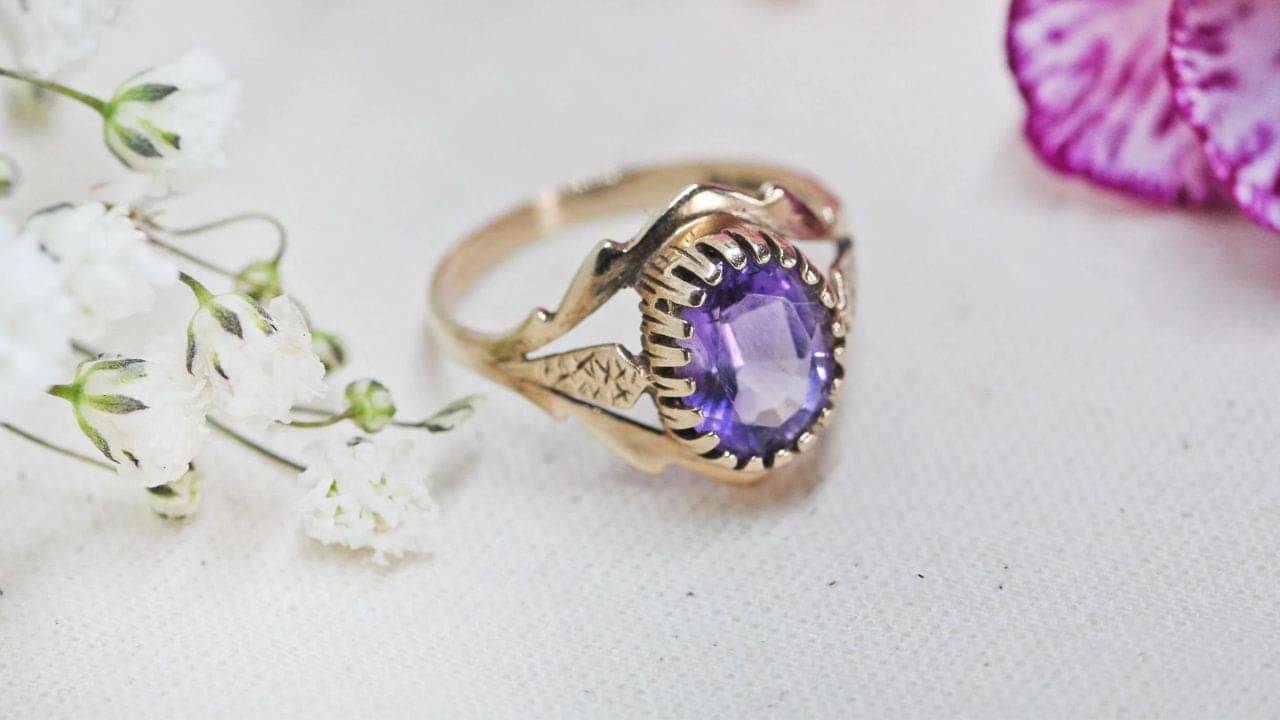 Lucky Stones: এই পাথর ধারণ করলেই টাকার গদিতে বসবেন জাতকরা! কোন রত্ন কোন রাশির জন্য লাকি?