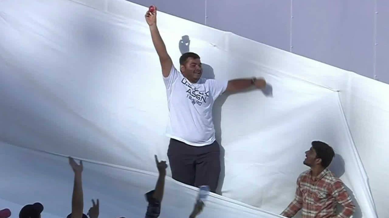 Ind vs Aus BGT 2023: সাইট স্ক্রিন থেকে সোনা খুঁজে রাতারাতি নায়ক আমেদাবাদের দর্শক