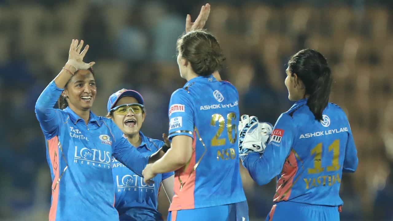 MI vs GG, WPL 2023 : আবারও ম্যাচের সেরা, হ্যারি কৃতিত্ব দিচ্ছেন কাকে? MI vs GG, WPL 2023 : আবারও ম্যাচের সেরা, হ্যারি কৃতিত্ব দিচ্ছেন কাকে?