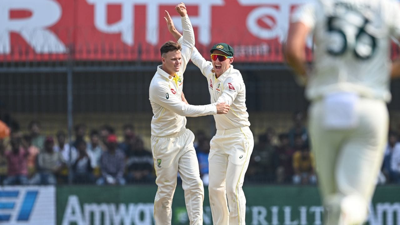 IND vs AUS: ষষ্ঠ ওভার থেকেই বিশাল টার্ন! আতসকাচে ইন্দোরের পিচ IND vs AUS: ষষ্ঠ ওভার থেকেই বিশাল টার্ন! আতসকাচে ইন্দোরের পিচ