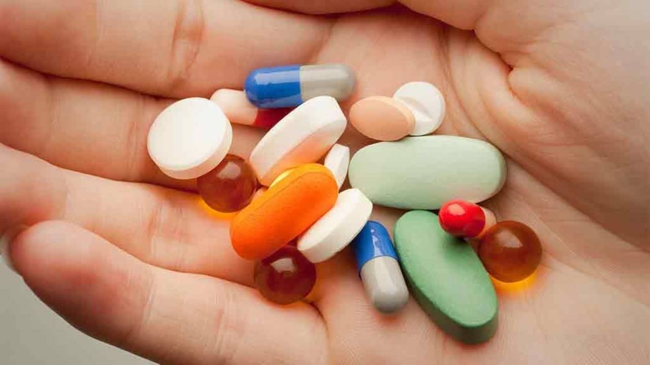 Essential Medicines: মধ্যবিত্তের কপালে ভাঁজ! একলাফে জীবনদায়ী ওষুধের দাম বাড়ছে ১২ শতাংশ