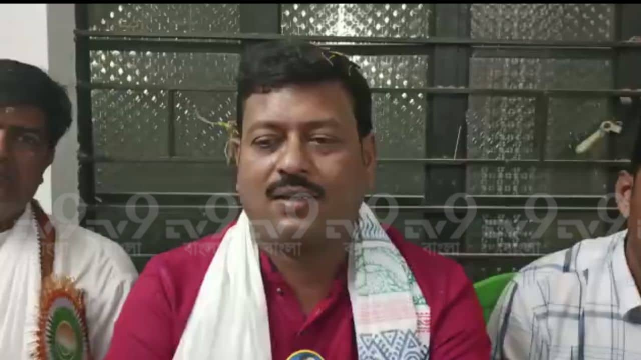 Didir Doot: মিলছে না পরিষেবা, দিদির দূত হয়ে গ্রামবাসীদের ক্ষোভের মুখে বিধায়ক