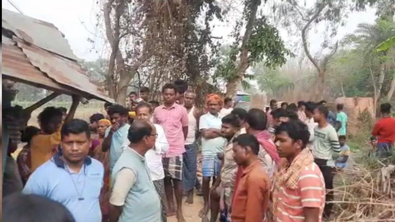 Mysterious Death: আবগারি দফতরের হেফাজতে থাকাকালীন ব্যক্তির রহস্য-মৃত্যু, মৃতদেহ ঘিরে বিক্ষোভ গ্রামবাসীর