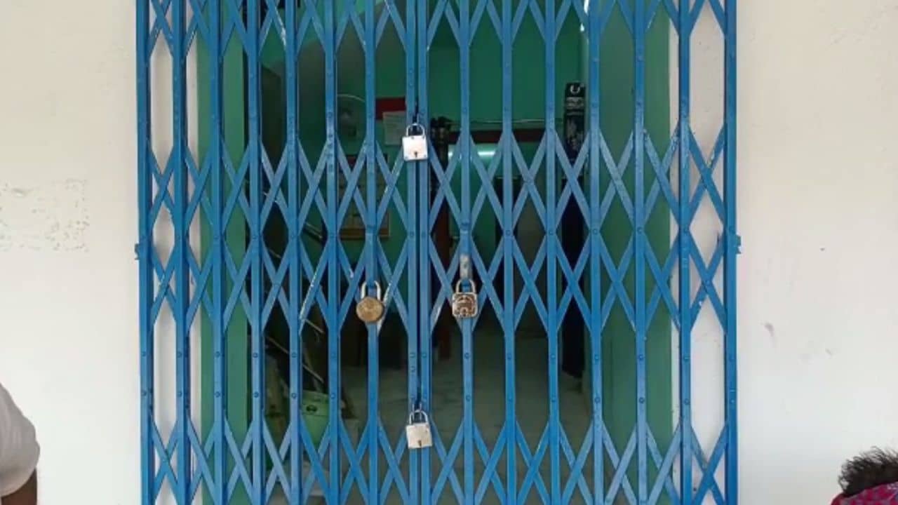 Nadia: জলাভূমিতে বুজিয়ে পার্ক! পঞ্চায়েত অফিসে তালা ঝুলিয়ে দিলেন গ্রামবাসী