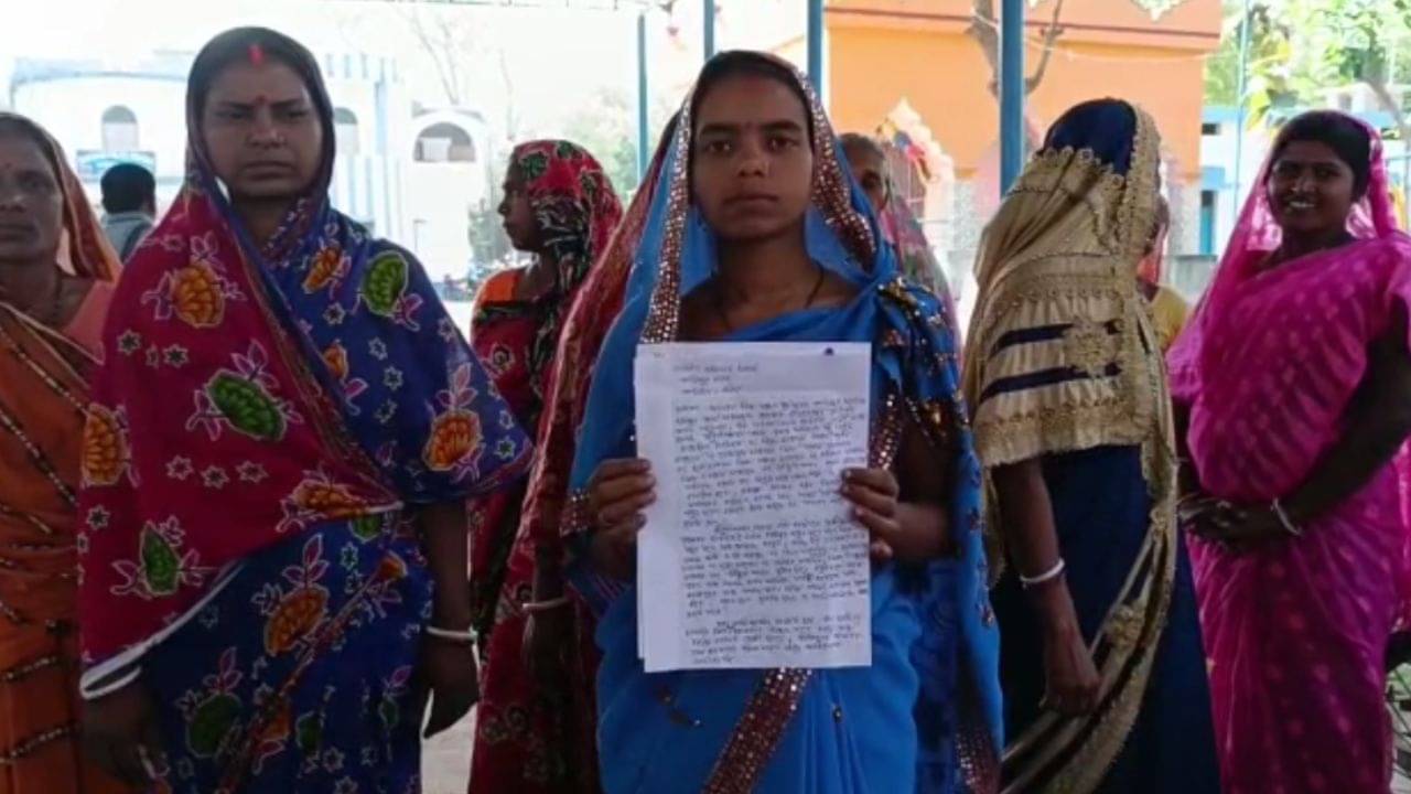 Nadia: ফলন্ত চাষের জমি থেকে মাটি কেটে নেওয়ার অভিযোগ মাফিয়াদের বিরুদ্ধে, প্রশাসনের দ্বারস্থ কৃষকরা