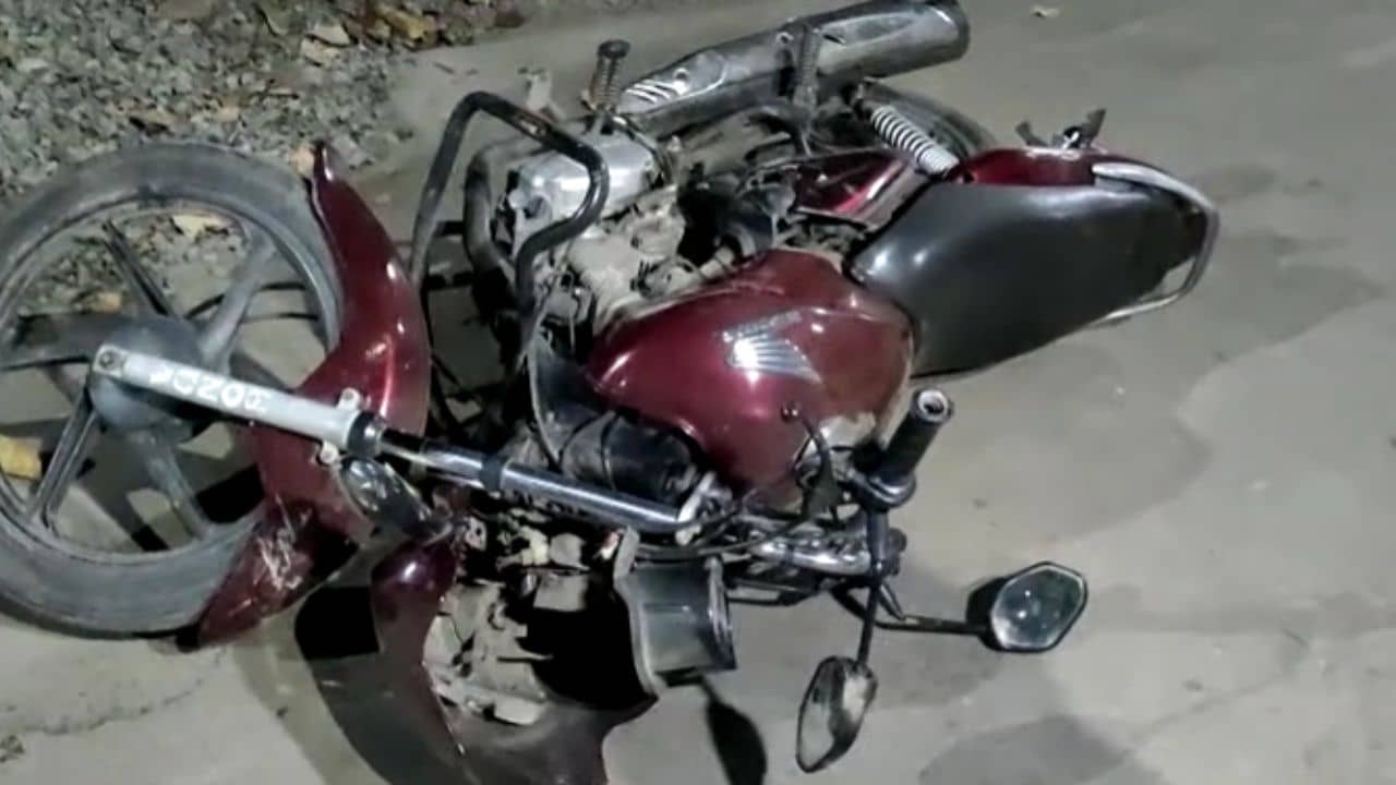 Naihati TMC BJP Clash:  বিজেপি নেতার স্বামীকে মারধর, তৃণমূল-বিজেপি সংঘর্ষে তপ্ত নৈহাটি