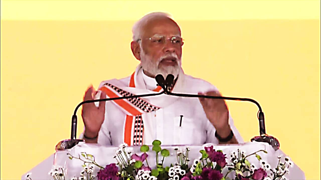 Karnataka: মোদীতে মাতোয়ারা ভোটমুখী কর্নাটক, জেডি (এস)-এর ঘাঁটিতে উন্নয়নের ডালি নিয়ে প্রধানমন্ত্রী