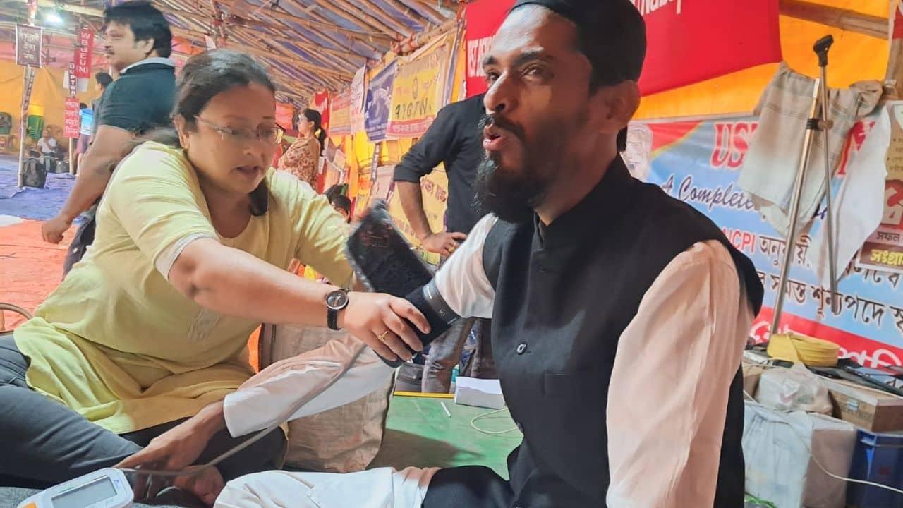 Naushad Siddiqi at DA protest: DA-র দাবিতে আজ অনশনে নওশাদ, বৃহত্তর আন্দোলনের হুঁশিয়ারি বিধায়কের