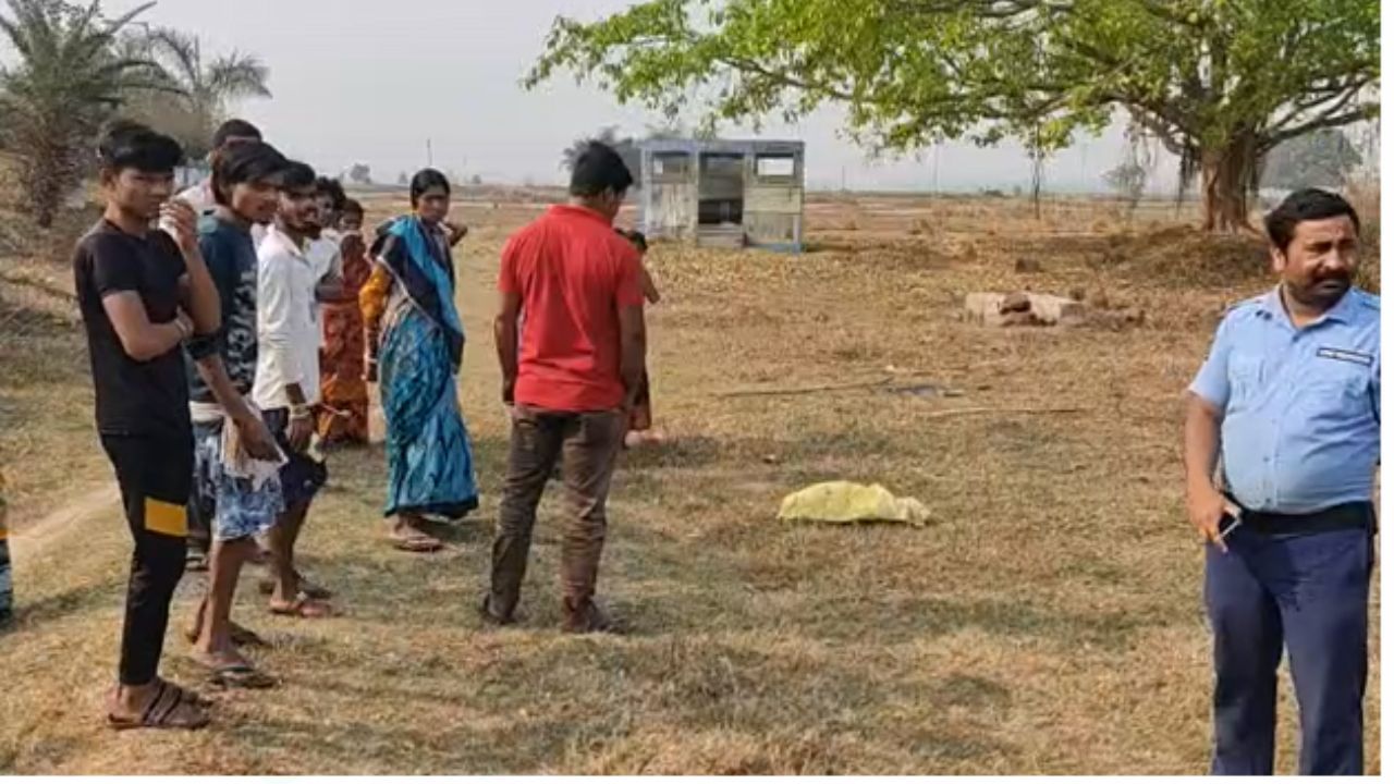 Bankura New Born Baby Found: পলিথিনের ভিতর থেকে বেরিয়েছিল কচি দুটো হাত, পিঁপড়ে ঘুরছে তাতে, কাছে যেতে চোখে জল গ্রামবাসীদের