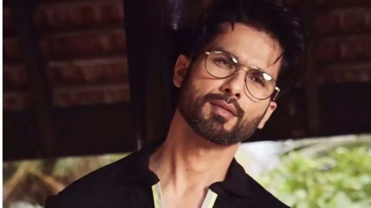 Shahid Kapoor Controversy: মীরা নয়, শাহিদের আরও এক বউ আছে, খবর ছড়াতেই যা করলেন অভিনেতা Shahid Kapoor Controversy: মীরা নয়, শাহিদের আরও এক বউ আছে, খবর ছড়াতেই যা করলেন অভিনেতা