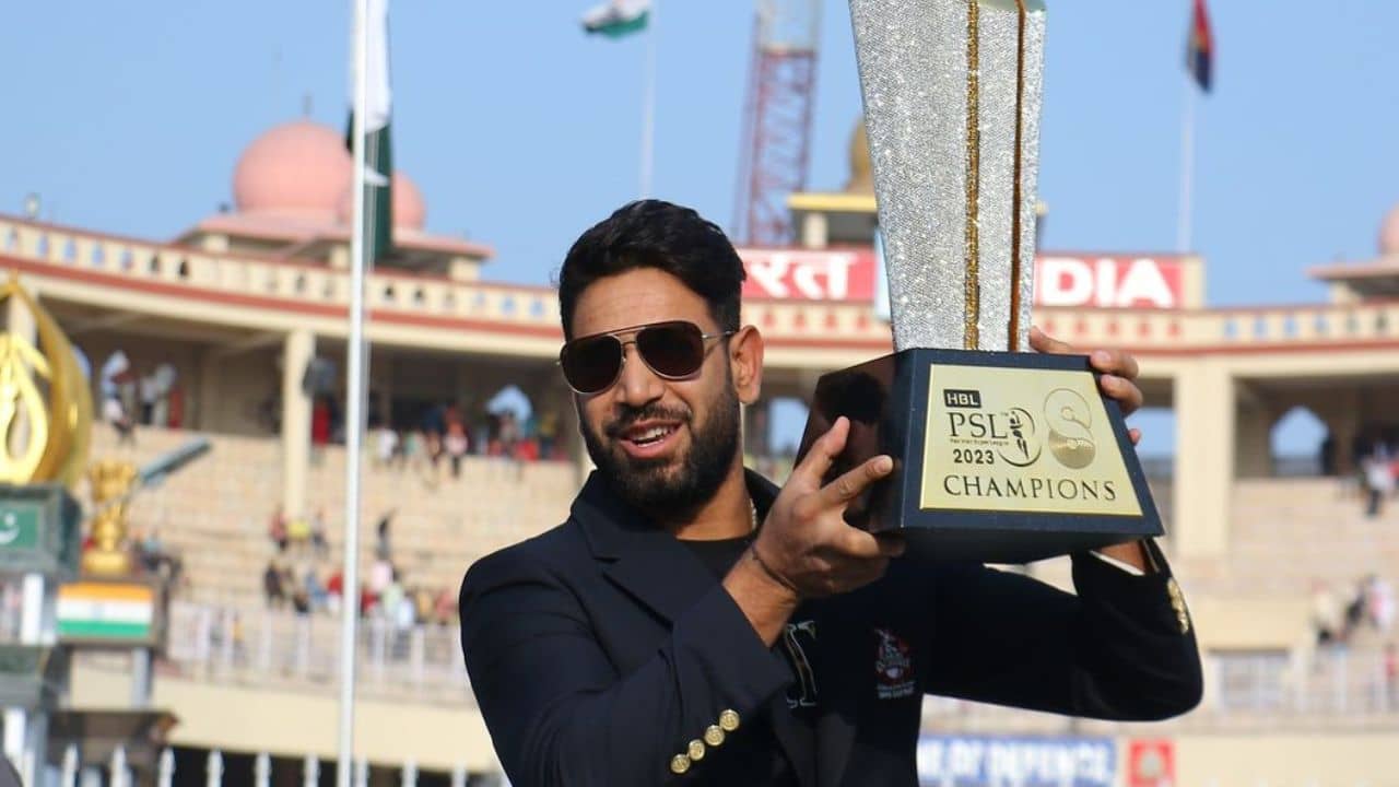 PSL 2023: যেন বিশ্বকাপ জিতেছে! ওয়াঘা বর্ডারে পিএসএল ট্রফি, ক্রিকেটাররা ঠুকলেন স্যালুট