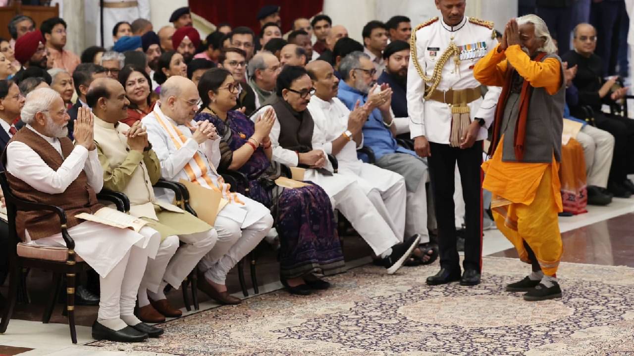 Padma Awards 2023: ৫০ বিশিষ্টর হাতে পদ্ম পুরস্কার তুলে দিলেন রাষ্ট্রপতি দ্রৌপদী মুর্মু