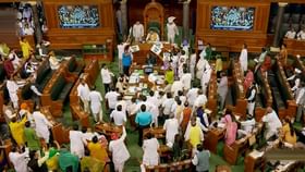 Parliament Budget Session 2023 Highlights: আদানি ইস্যু আর রাহুলের ক্ষমা চাওয়ার দাবিতে উত্তাল দুই কক্ষ, বুধবারের মতো মুলতুবি অধিবেশন Parliament Budget Session 2023 Highlights: আদানি ইস্যু আর রাহুলের ক্ষমা চাওয়ার দাবিতে উত্তাল দুই কক্ষ, বুধবারের মতো মুলতুবি অধিবেশন
