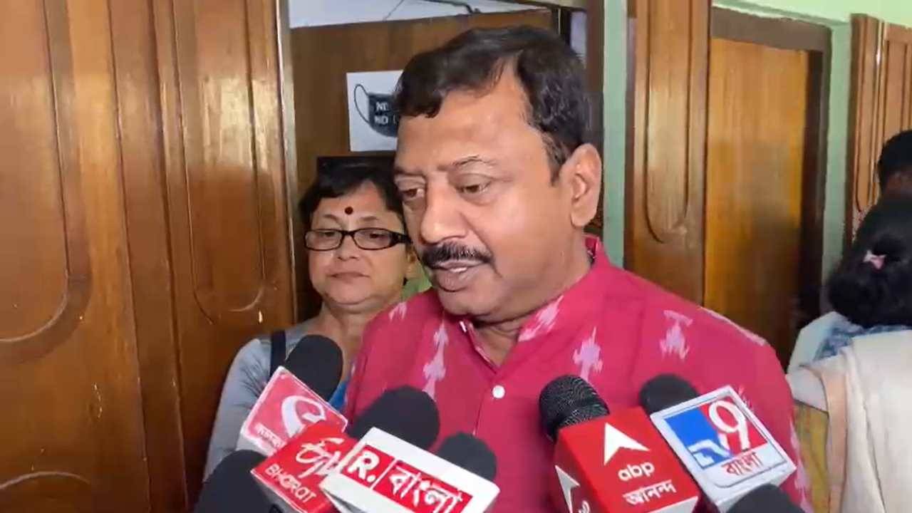 TMC vs BJP : ‘কোনও প্রকল্পেরই টাকা দিচ্ছে না কেন্দ্র’, ক্ষুব্ধ সেচ মন্ত্রী, ‘উন্নয়ন করতে না পারলে মন্ত্রিত্ব ছেড়ে দিন’, তোপ বিজেপির