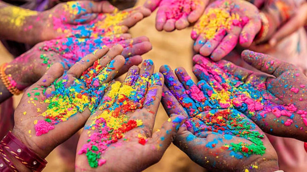 Lucky Color for Holi 2023: দোলে নেতিবাচক শক্তিকে দূরে সরিয়ে ফেলুন, আপনার জন্য কোন রং শুভ? জানুন