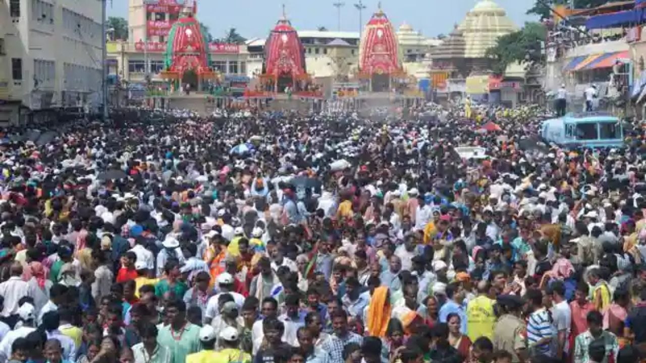 Stampede Like Situation in Jagannath Temple Puri: পুরীর জগন্নাথ মন্দির চত্বরে গিজগিজে ভিড়, হুড়োহুড়িতে সংজ্ঞা হারালেন মহিলা