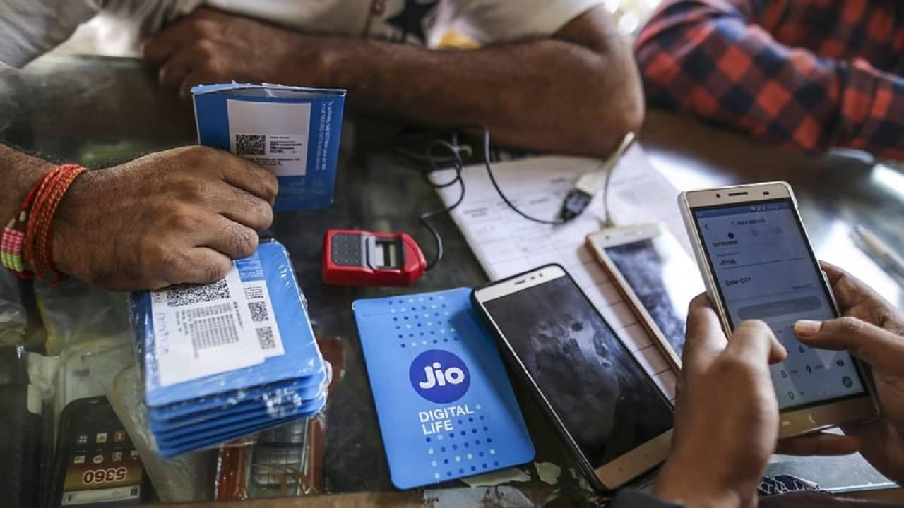 Jio গ্রাহকদের বড় ধাক্কা, সবথেকে সস্তার এই প্ল্যান এখন 100 টাকা দামি