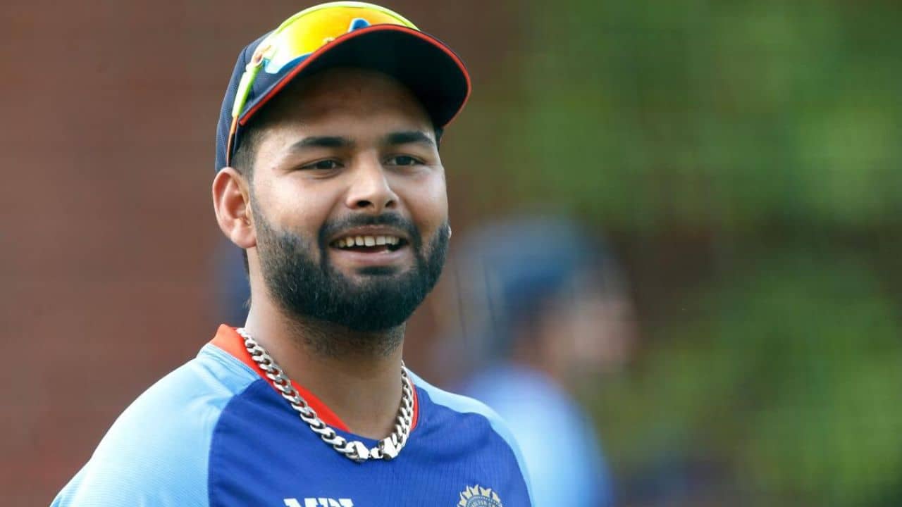 Rishabh Pant: ক্রাচ ছাড়াই হাঁটছেন, সুস্থতার পথে এক পা ঋষভের