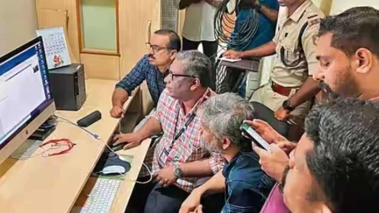 SFI Activists: নিউজ চ্যানেলে অভিযানের পর আত্মসমর্পণ ৮ এসএফআই কর্মীর