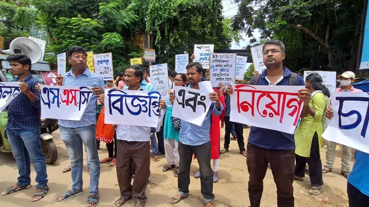 SSC Recruitment: নিয়োগের বিজ্ঞপ্তি প্রকাশ SSC-র, ৭৮৫ পদে বঞ্চিতদের চাকরি দেবে কমিশন