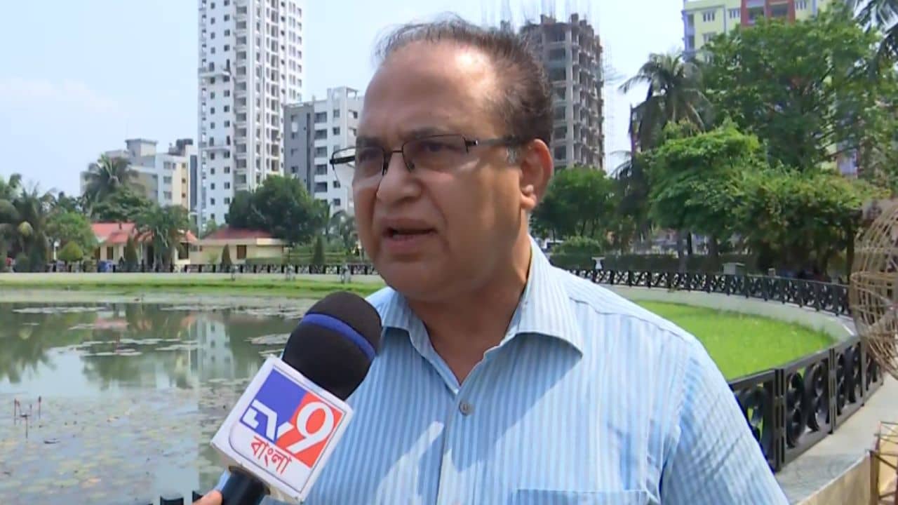 Kazi Nazrul University: উপাচার্য হওয়ার সুপ্ত বাসনা রয়েছে, নজরুল বিশ্ববিদ্যালয়ের কাজিয়া নিয়ে অধ্যাপককে তোপ সাধন চক্রবর্তীর