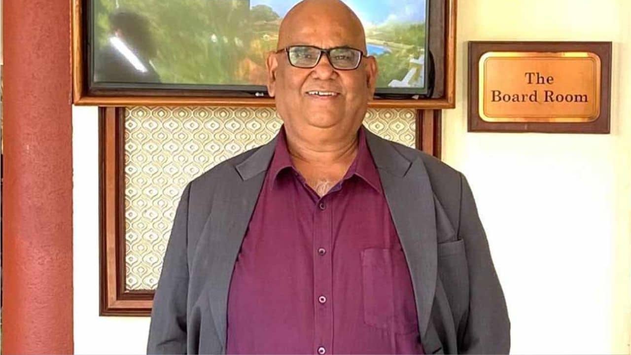 Satish Kaushik Demise: ম্যানেজারকে ফোন করে বলেছিলেন দমবন্ধ হয়ে যাচ্ছে, হোলি পার্টির পর ঠিক কী হয়েছিল সতীশ কৌশিকের সঙ্গে?