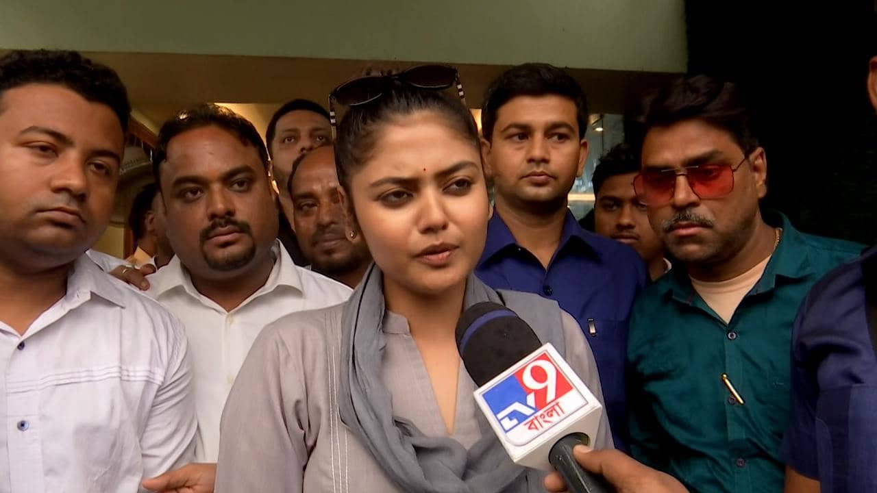 Sayani Ghosh : স্বার্থসিদ্ধির জন্য ক্ষমতার অপব্যবহারে জিরো টলারেন্স নীতি, কড়া বার্তা সায়নীর