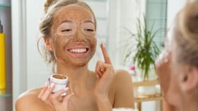 Home Made Scrub: পয়সা না খসিয়ে হেঁশেলে রাখা নুন চিনি দিয়েই বানিয়ে ফেলুন স্ক্রাব, কাজে লাগবে গরমের দিনে Home Made Scrub: পয়সা না খসিয়ে হেঁশেলে রাখা নুন চিনি দিয়েই বানিয়ে ফেলুন স্ক্রাব, কাজে লাগবে গরমের দিনে