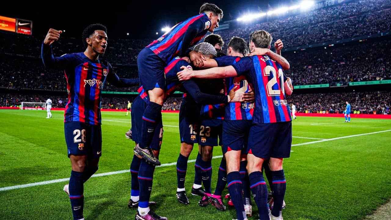 El Clasico: এল ক্লাসিকো জিতে বার্সেলোনার মুঠোয় লা লিগা