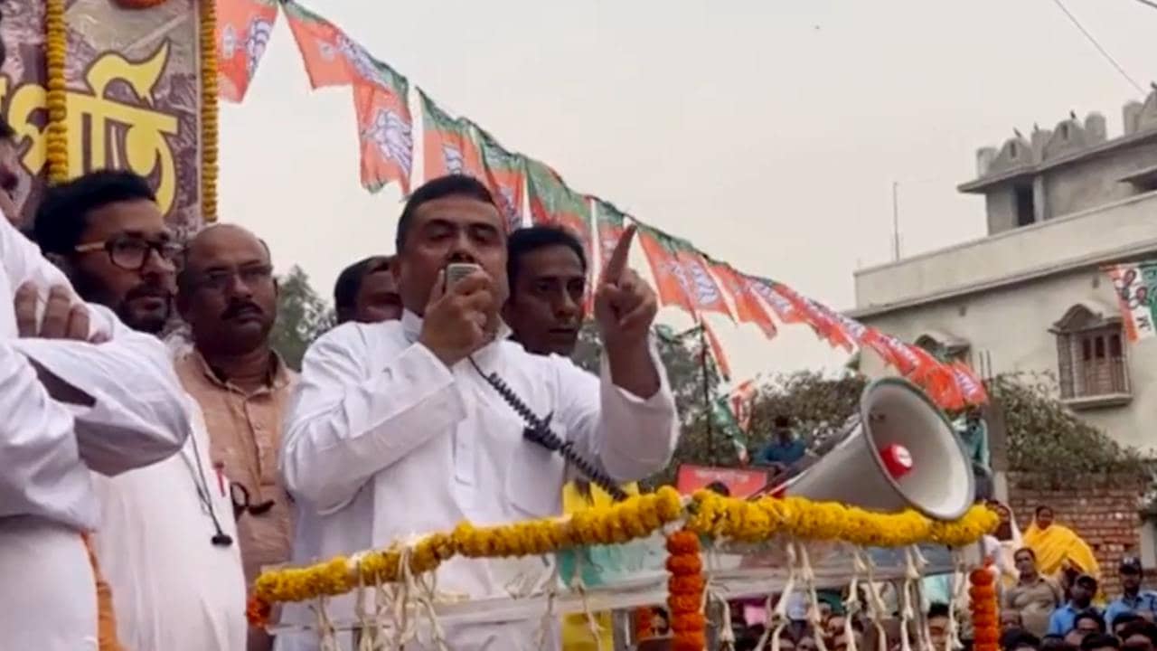 Bagtui: ‘সবাই জানে পুলিশের ভূমিকা কী ছিল’, হত্যালীলার বর্ষপূর্তিতে স্বজনহারাদের পাশে নিয়ে বগটুইয়ে তোপ শুভেন্দুর