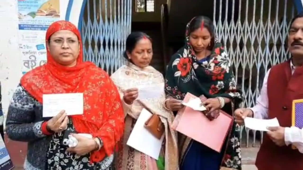 Jhalda: ব্যালট পেপার নিয়ে চলে যাওয়ার অভিযোগ, ঝালদার ৪ কাউন্সিলরের বিরুদ্ধে আইনি পদক্ষেপ পুলিশের