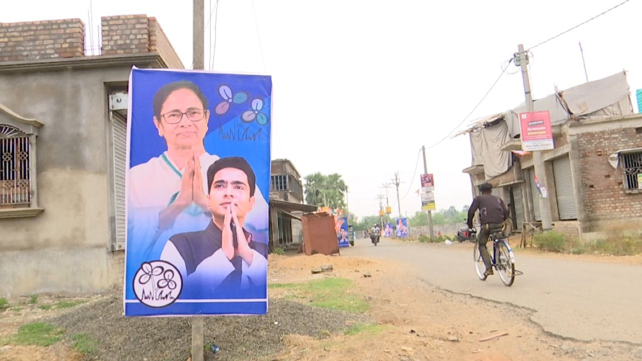 Bagtui: বগটুই-বর্ষপূর্তি: শুভেন্দু ঢোকার আগেই গোটা গ্রাম ঢেকে গেল মমতা-অভিষেকের ফ্লেক্সে