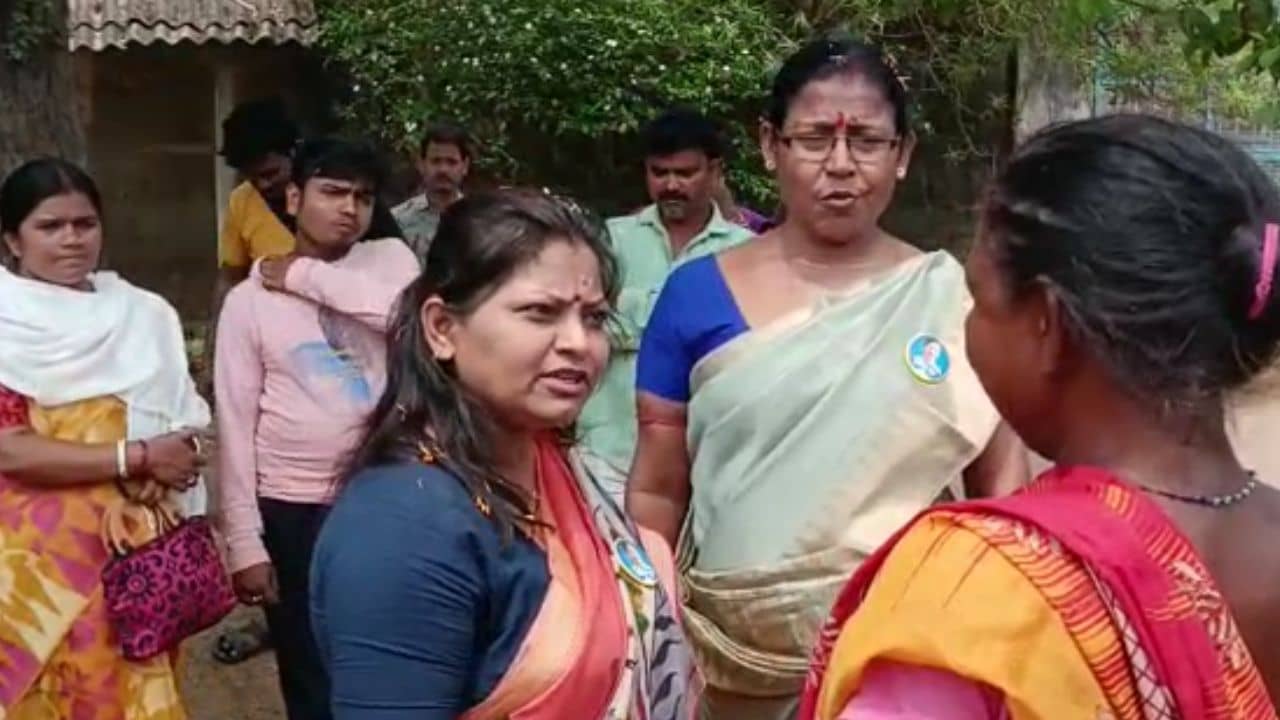 TMC: বিজেপি ভোট চাইতে এলে চামড়া গুটিয়ে দেওয়ার হুঁশিয়ারি, বিতর্কে বাঁকুড়ার তৃণমূল নেত্রী